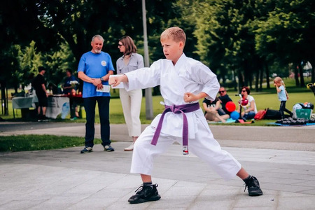 Športne aktivnosti na dogodku Piknik v parku 2